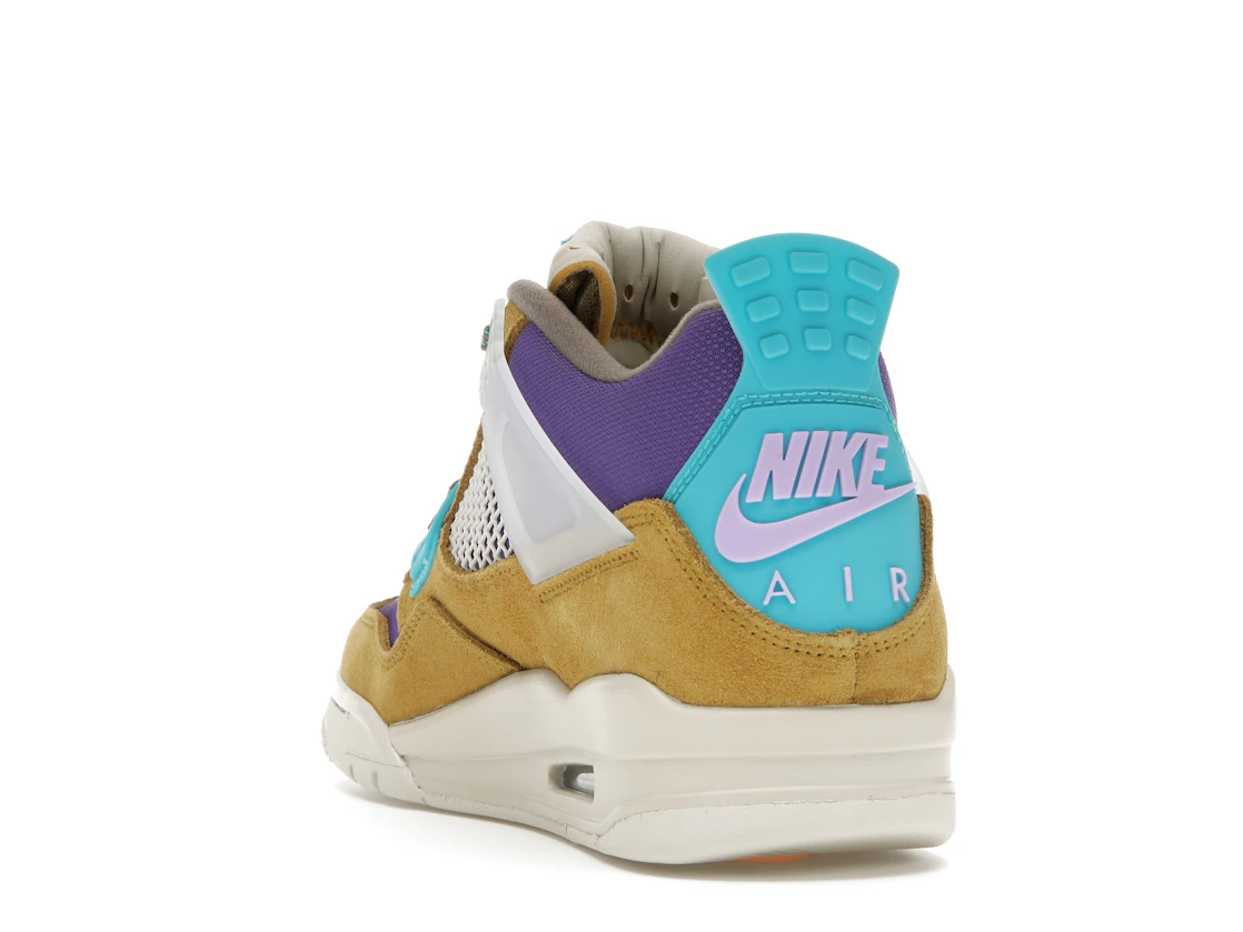 Vue 26 de Jordan 4 Retro SP 30th Anniversary Union Desert Moss