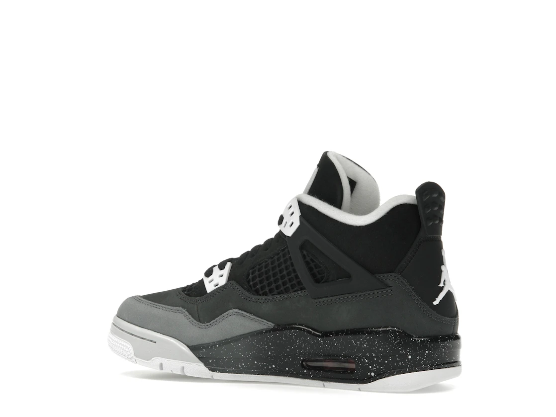 Vue 22 de Jordan 4 Retro Fear (2024) (GS)