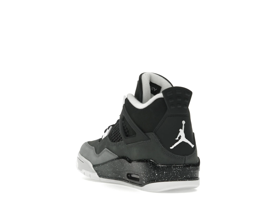 Vue 25 de Jordan 4 Retro Fear (2024) (GS)