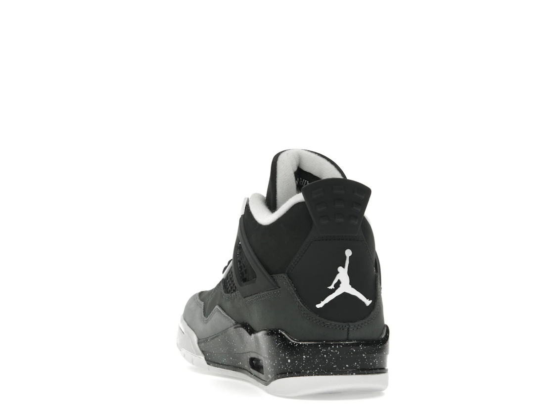 Vue 26 de Jordan 4 Retro Fear (2024) (GS)