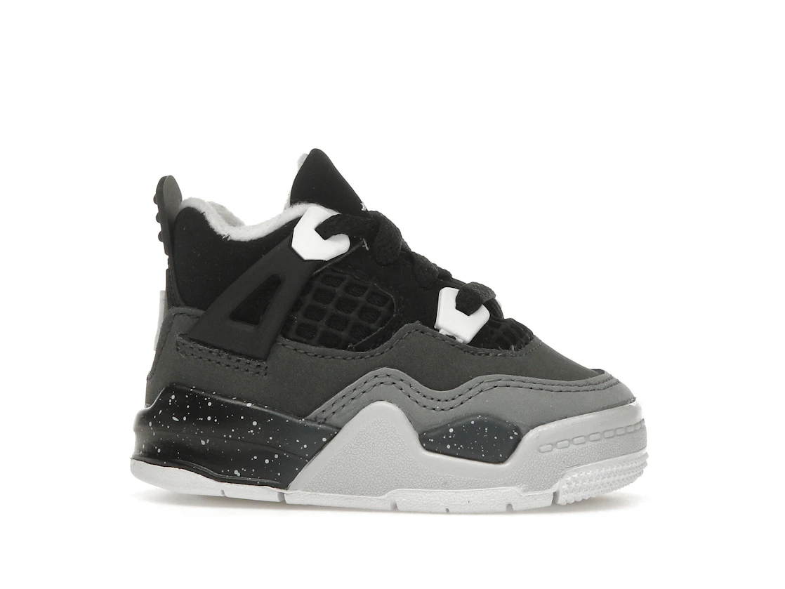 Vue 2 de Jordan 4 Retro Fear (2024) (TD)