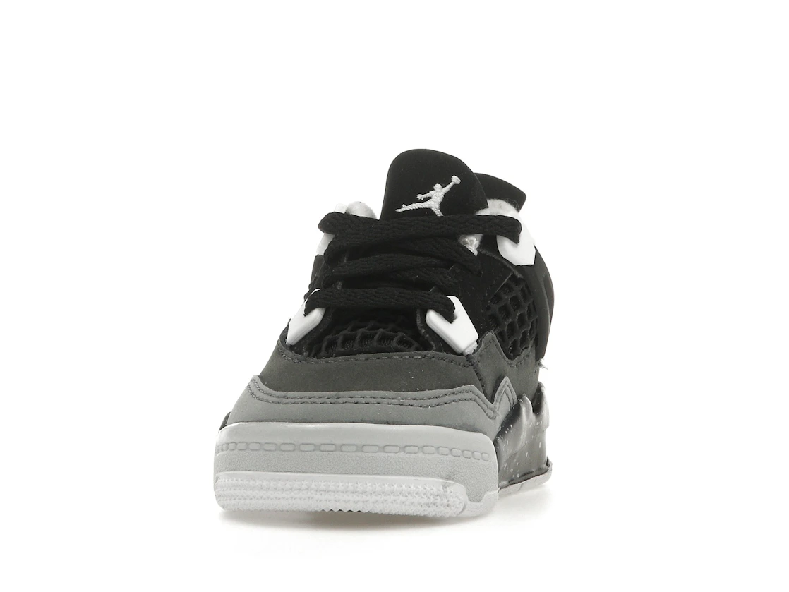 Vue 12 de Jordan 4 Retro Fear (2024) (TD)