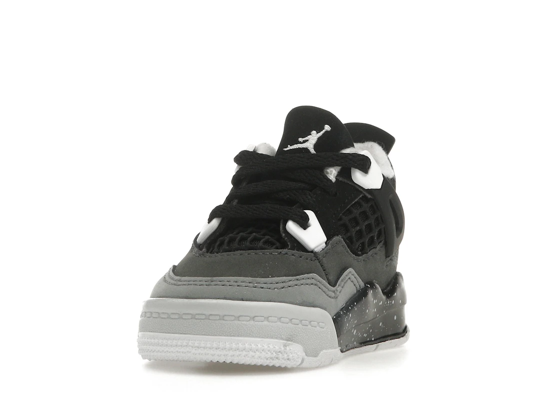 Vue 13 de Jordan 4 Retro Fear (2024) (TD)