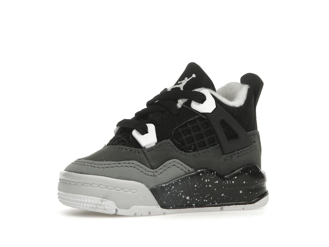 Vue 17 de Jordan 4 Retro Fear (2024) (TD)