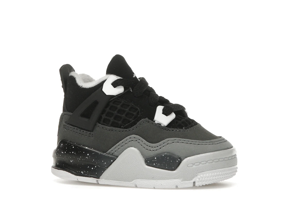 Vue 3 de Jordan 4 Retro Fear (2024) (TD)