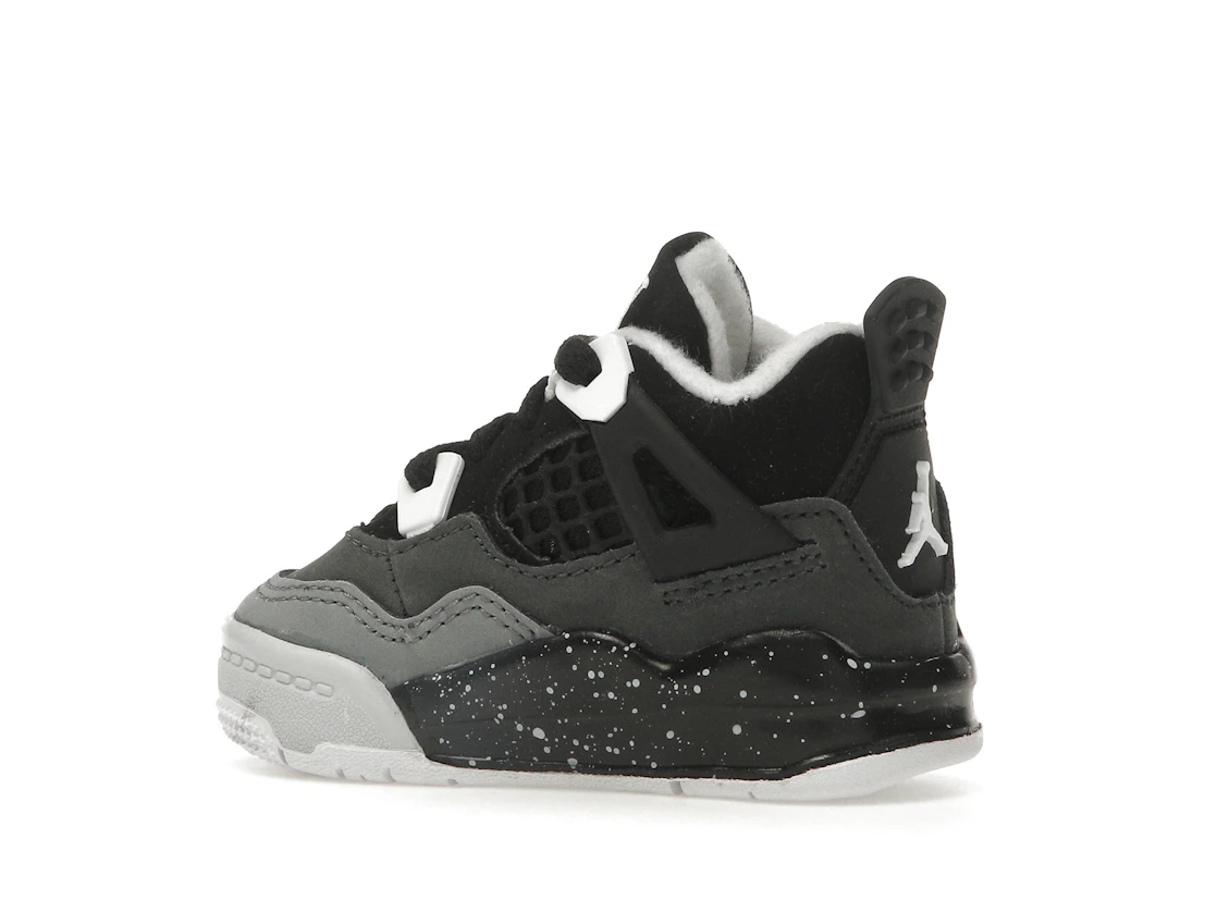 Vue 22 de Jordan 4 Retro Fear (2024) (TD)