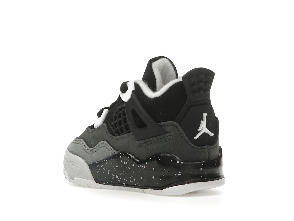 Vue 24 de Jordan 4 Retro Fear (2024) (TD)