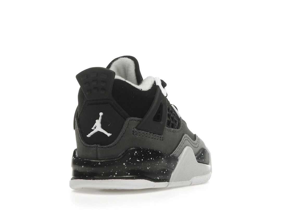 Vue 31 de Jordan 4 Retro Fear (2024) (TD)