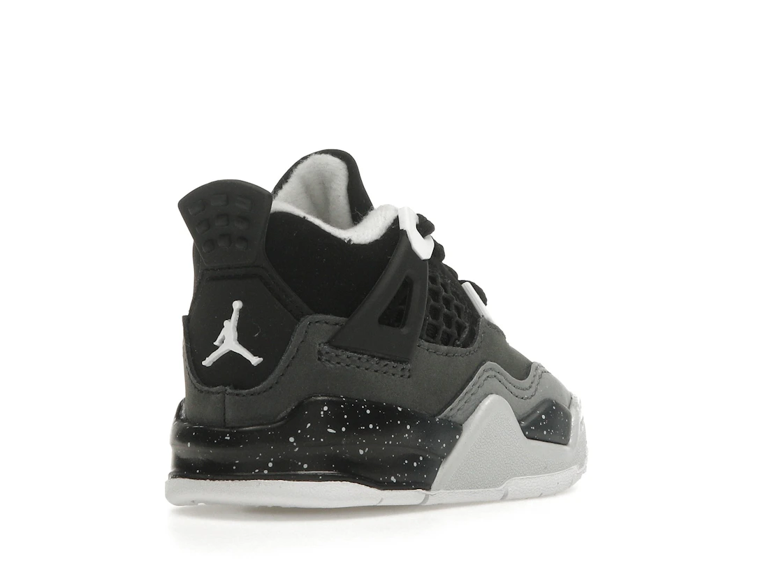 Vue 32 de Jordan 4 Retro Fear (2024) (TD)