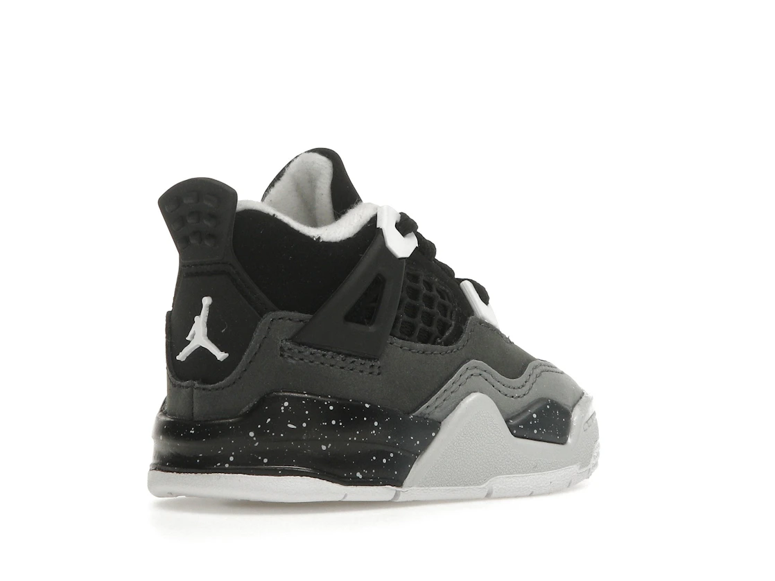 Vue 33 de Jordan 4 Retro Fear (2024) (TD)