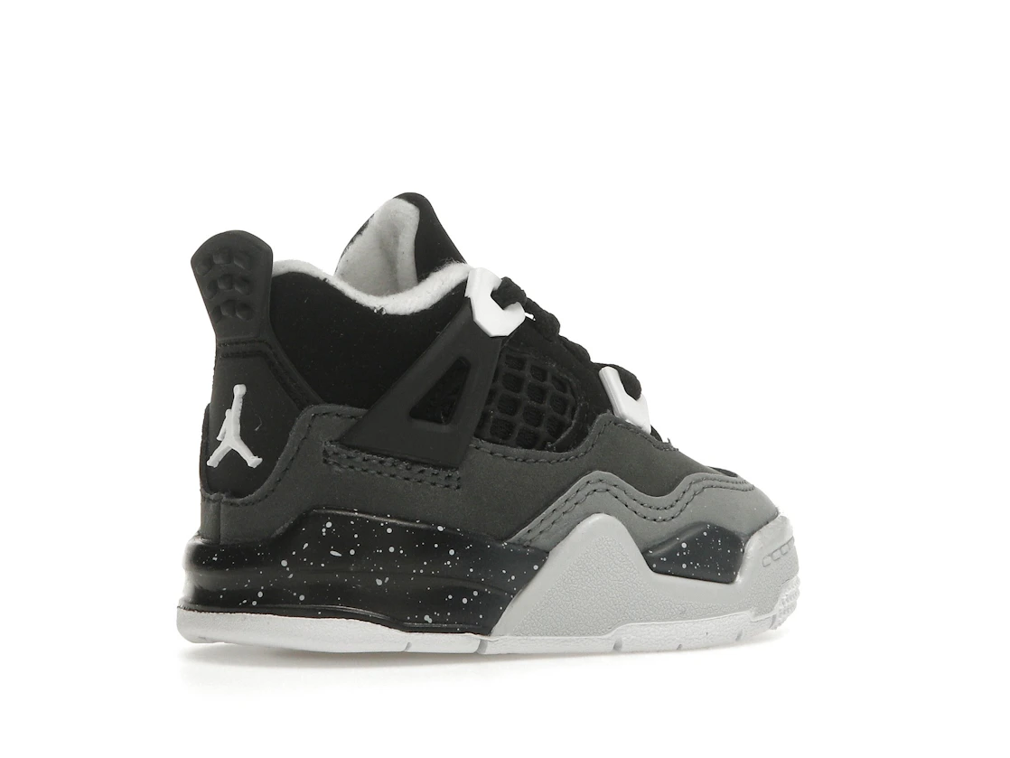 Vue 34 de Jordan 4 Retro Fear (2024) (TD)
