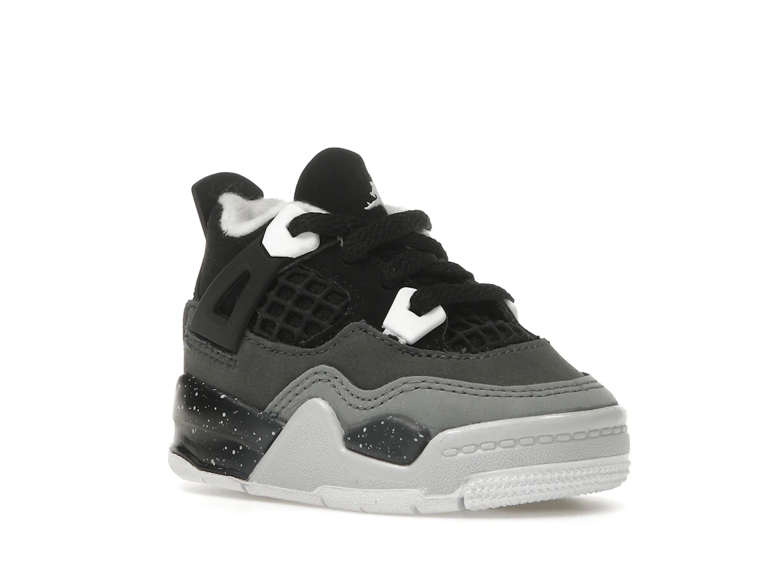 Vue 5 de Jordan 4 Retro Fear (2024) (TD)