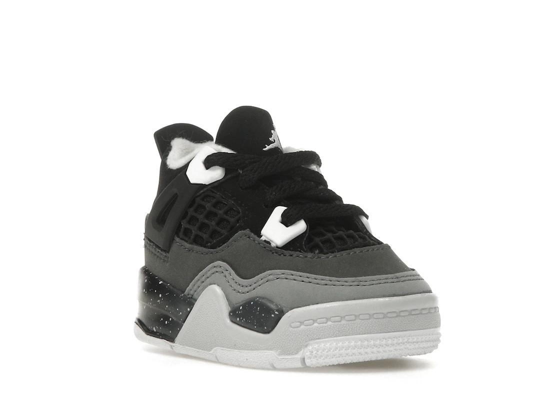 Vue 6 de Jordan 4 Retro Fear (2024) (TD)