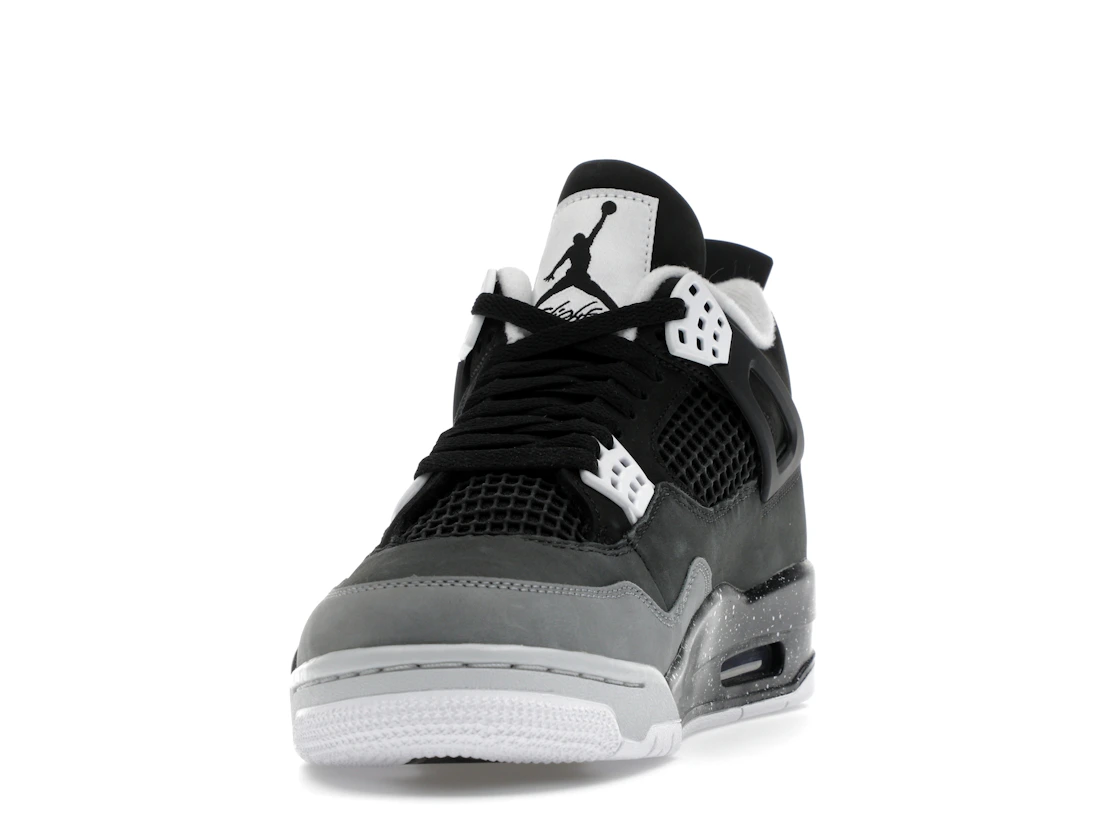 Vue 12 de Jordan 4 Retro Fear (2024)