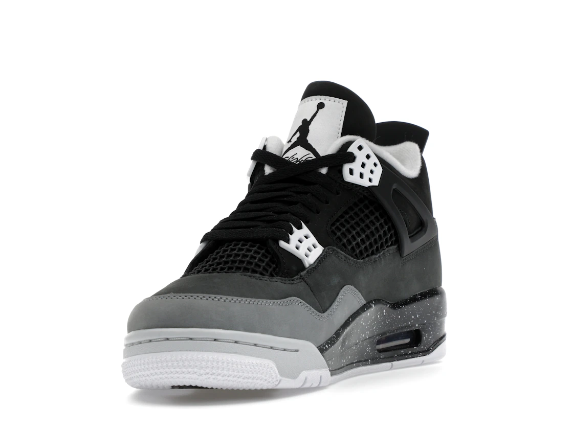 Vue 13 de Jordan 4 Retro Fear (2024)