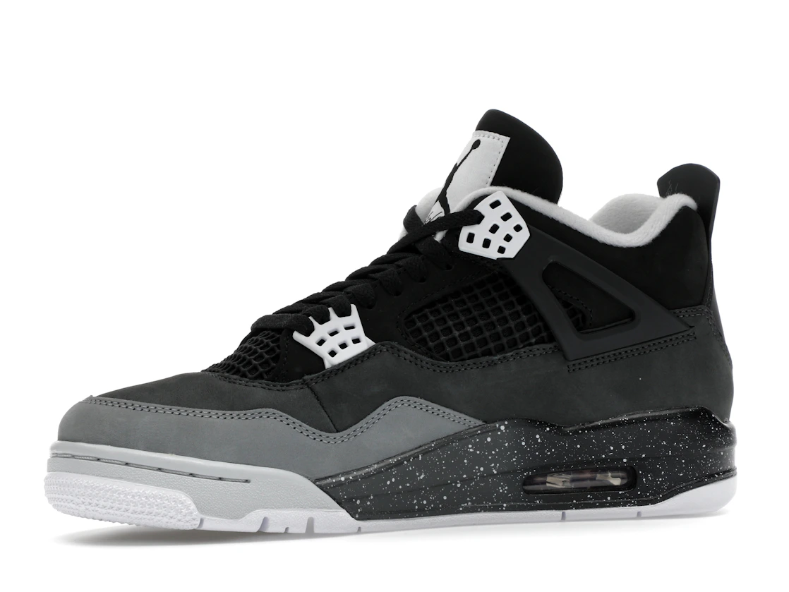 Vue 17 de Jordan 4 Retro Fear (2024)