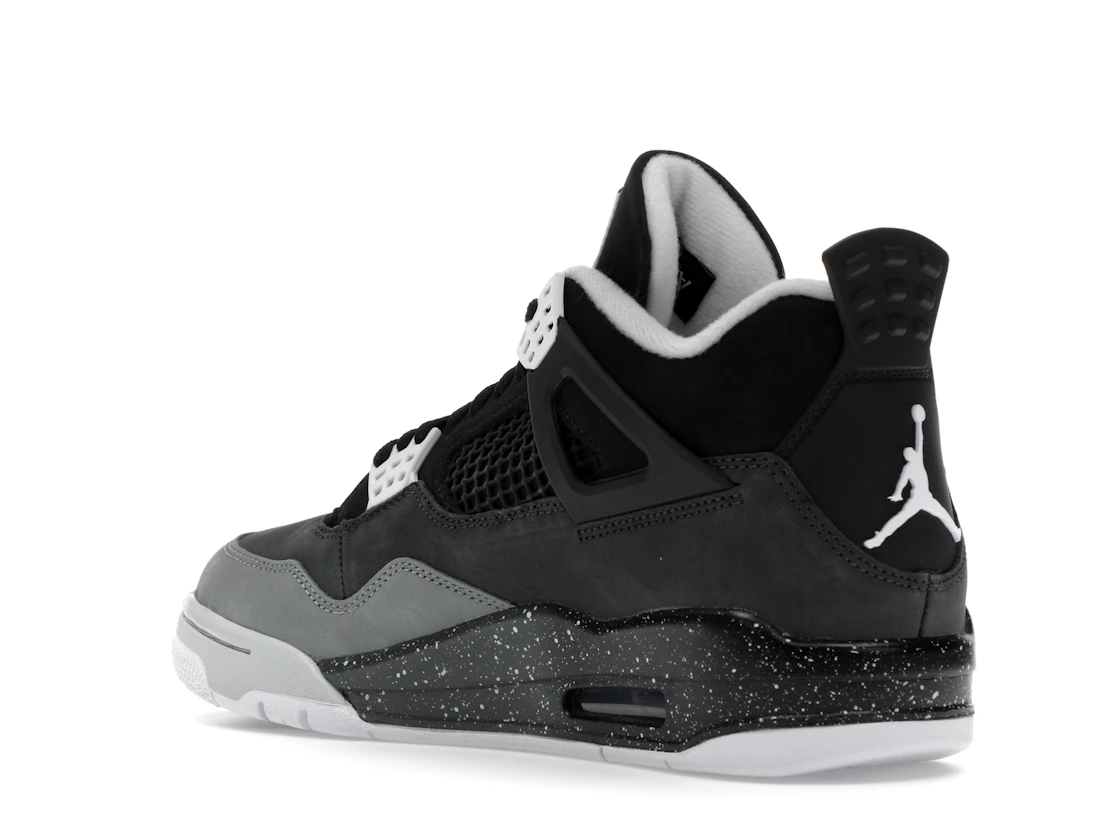 Vue 24 de Jordan 4 Retro Fear (2024)
