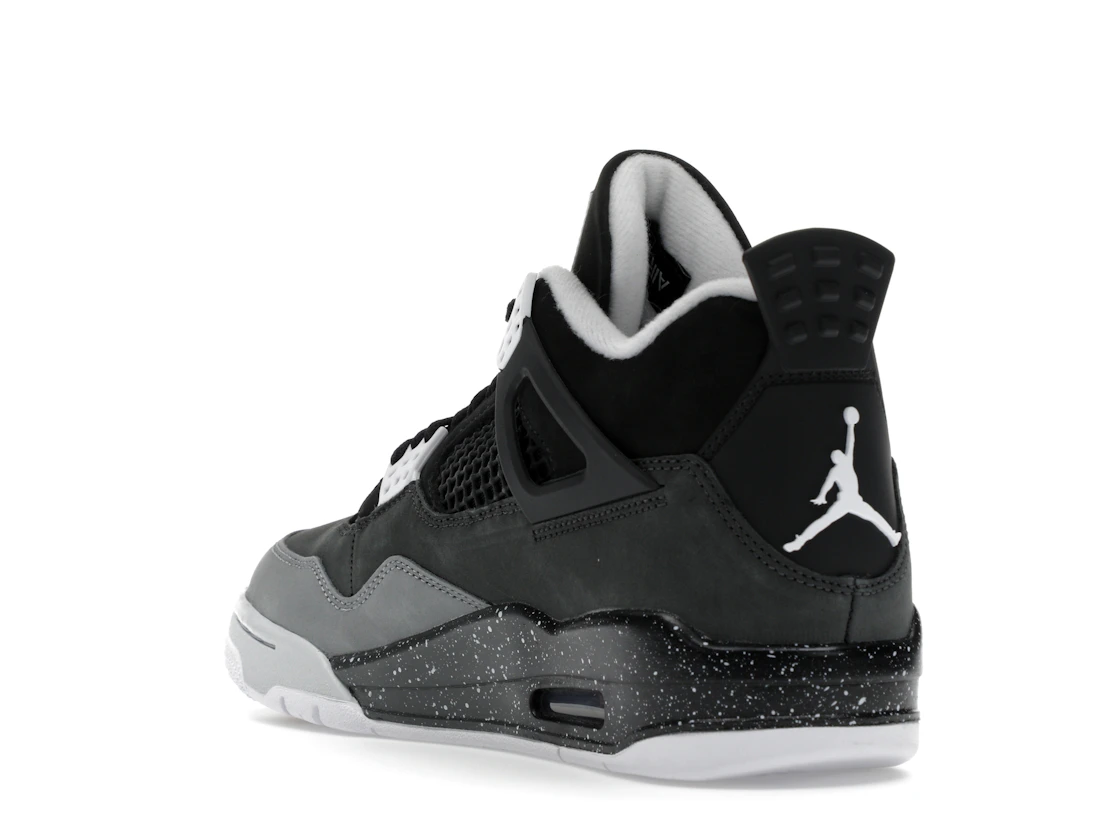 Vue 25 de Jordan 4 Retro Fear (2024)