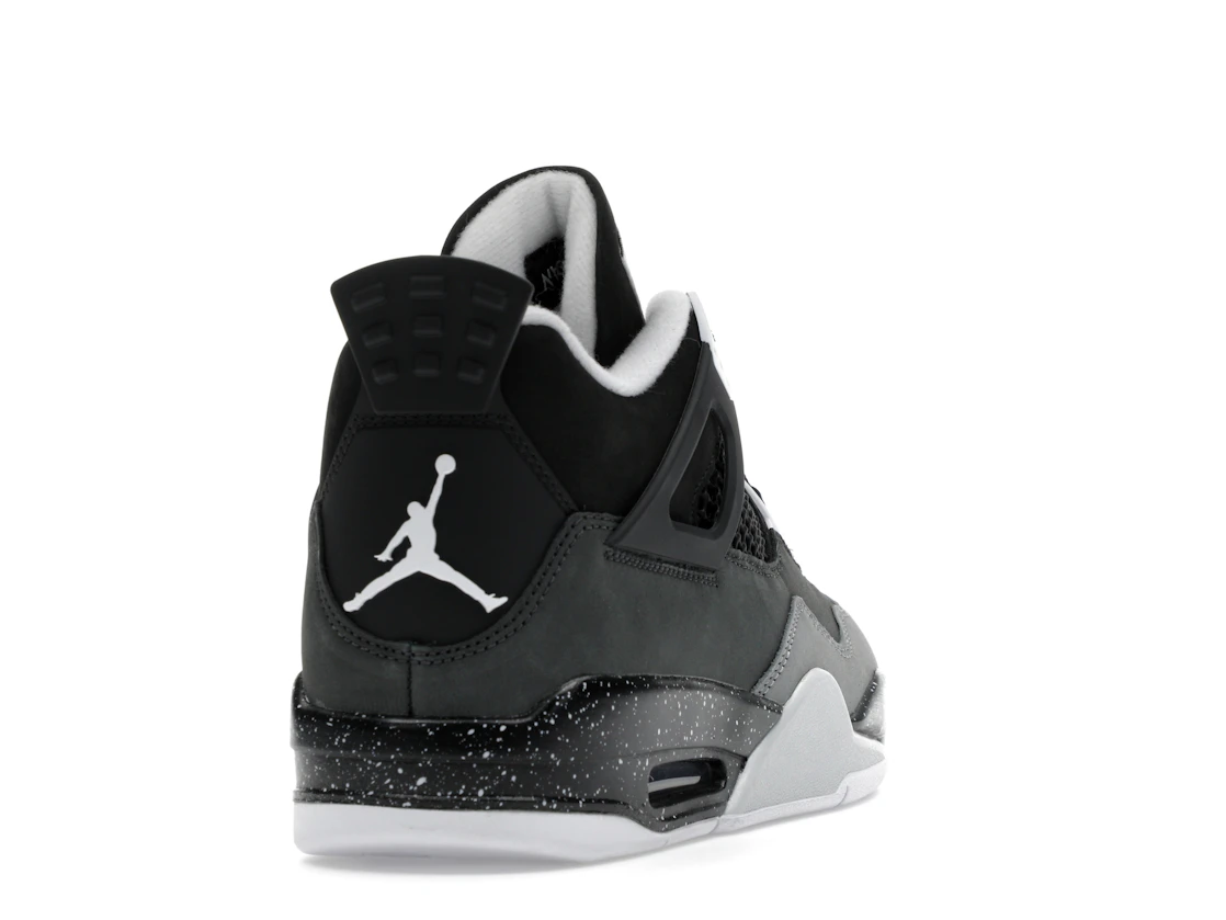 Vue 30 de Jordan 4 Retro Fear (2024)