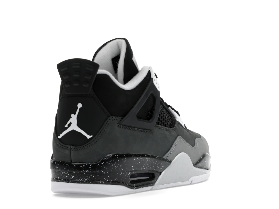 Vue 31 de Jordan 4 Retro Fear (2024)