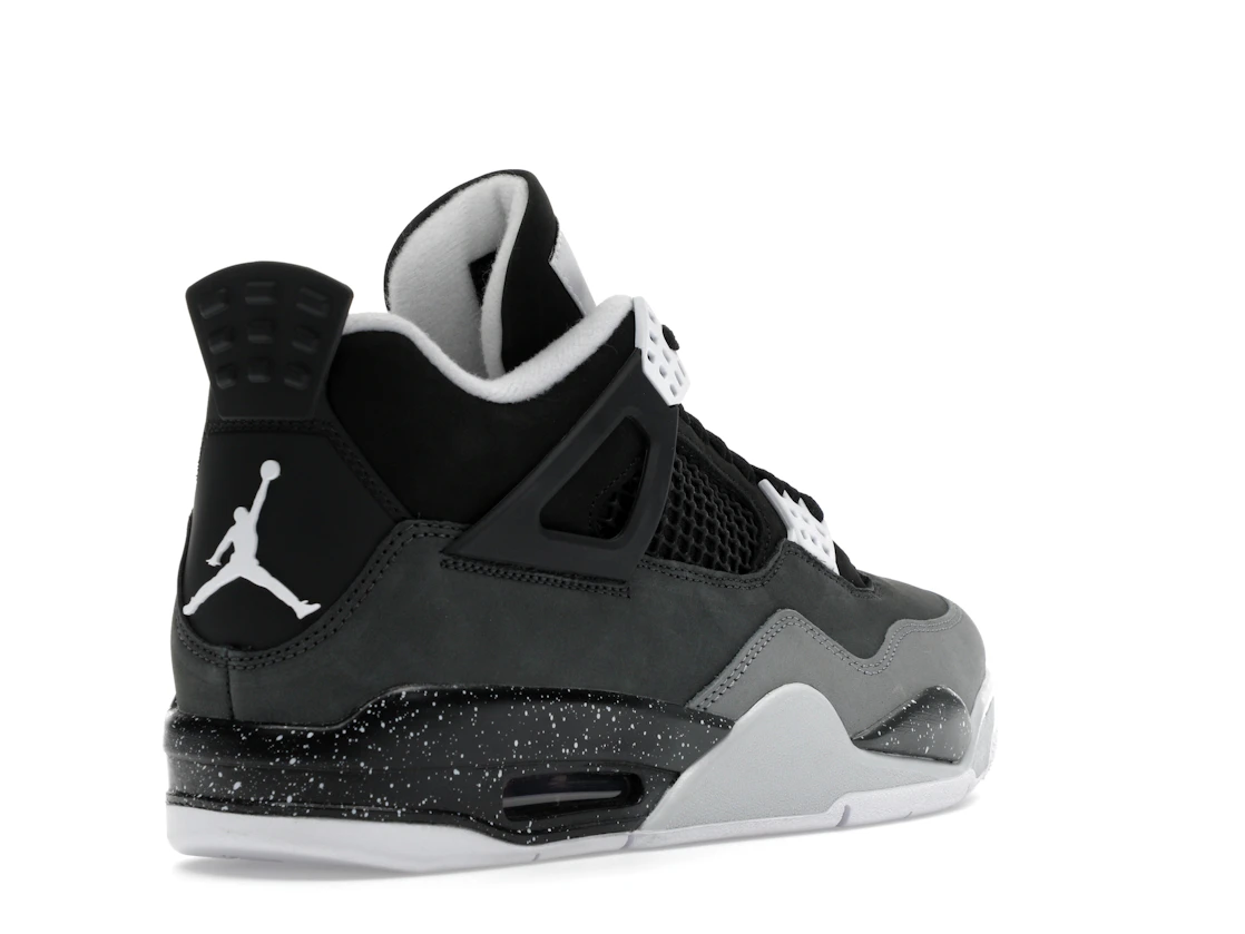 Vue 32 de Jordan 4 Retro Fear (2024)