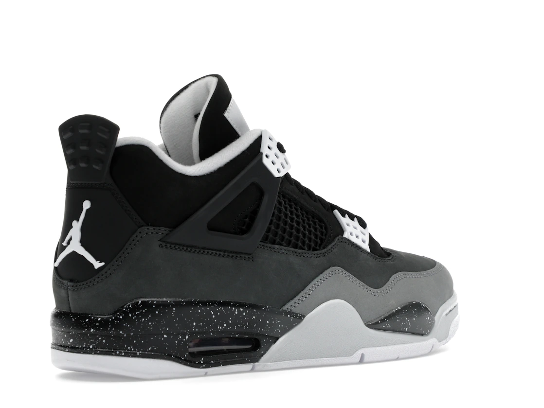 Vue 33 de Jordan 4 Retro Fear (2024)