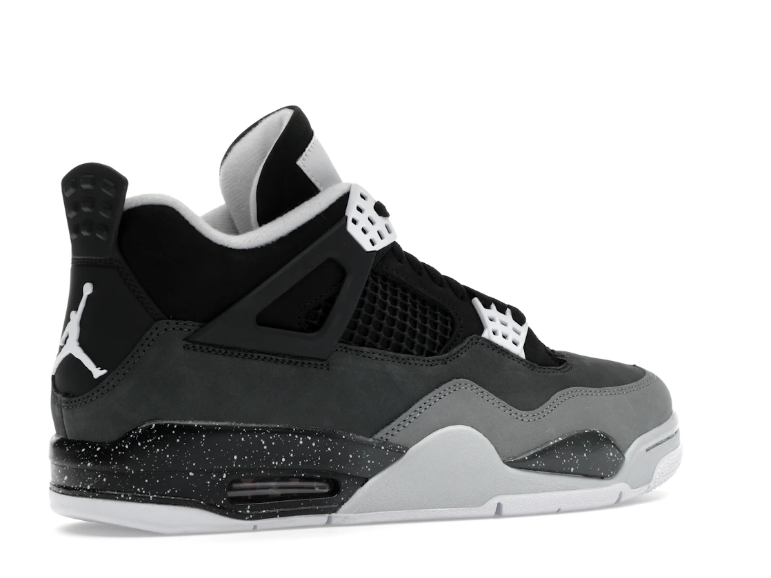 Vue 34 de Jordan 4 Retro Fear (2024)
