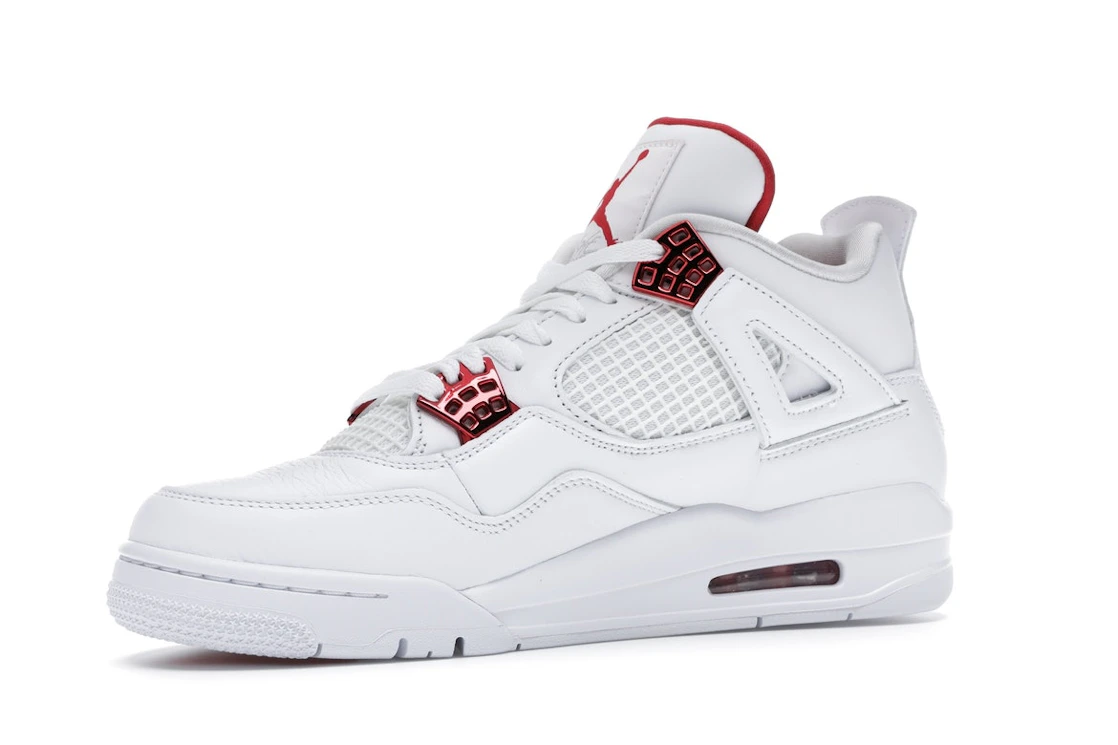 Vue 16 de Jordan 4 Retro Metallic Red