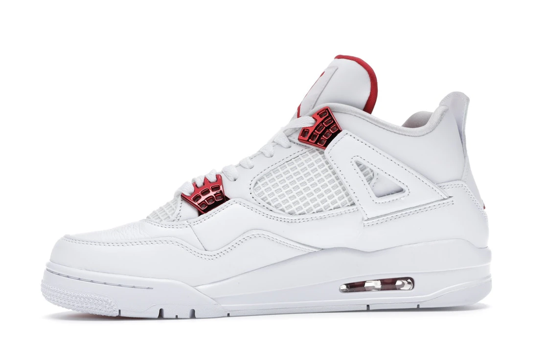 Vue 18 de Jordan 4 Retro Metallic Red