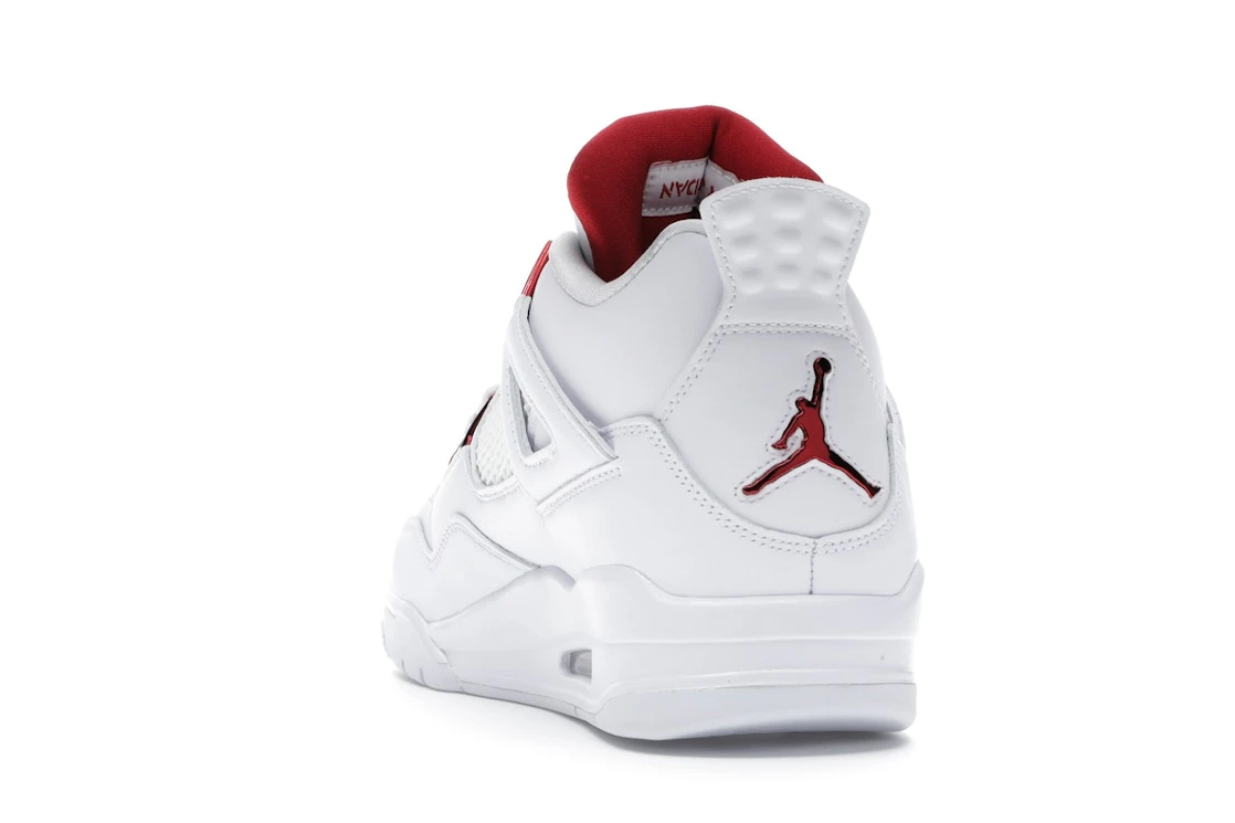 Vue 26 de Jordan 4 Retro Metallic Red