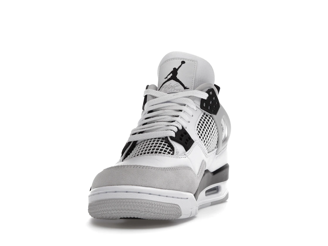Vue 12 de Jordan 4 Retro Military Black