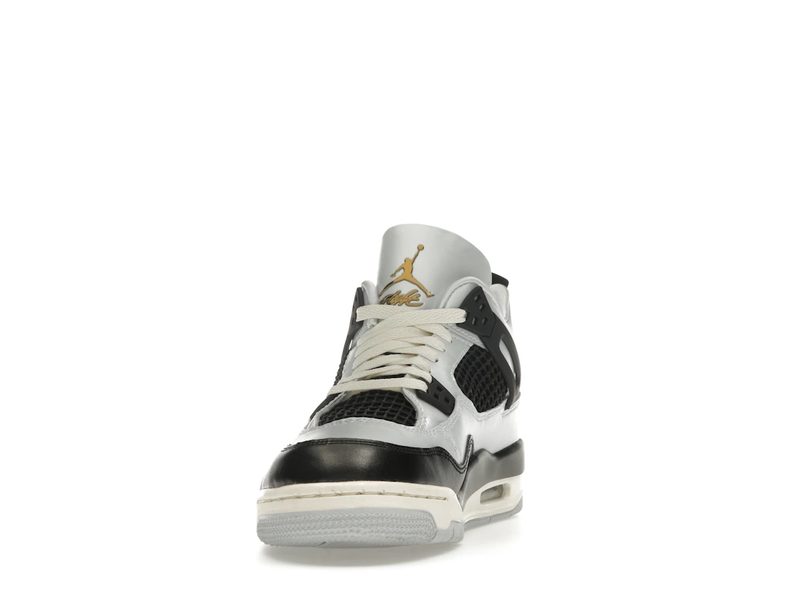 Vue 12 de Jordan 4 Retro Platinum Gold (GS)
