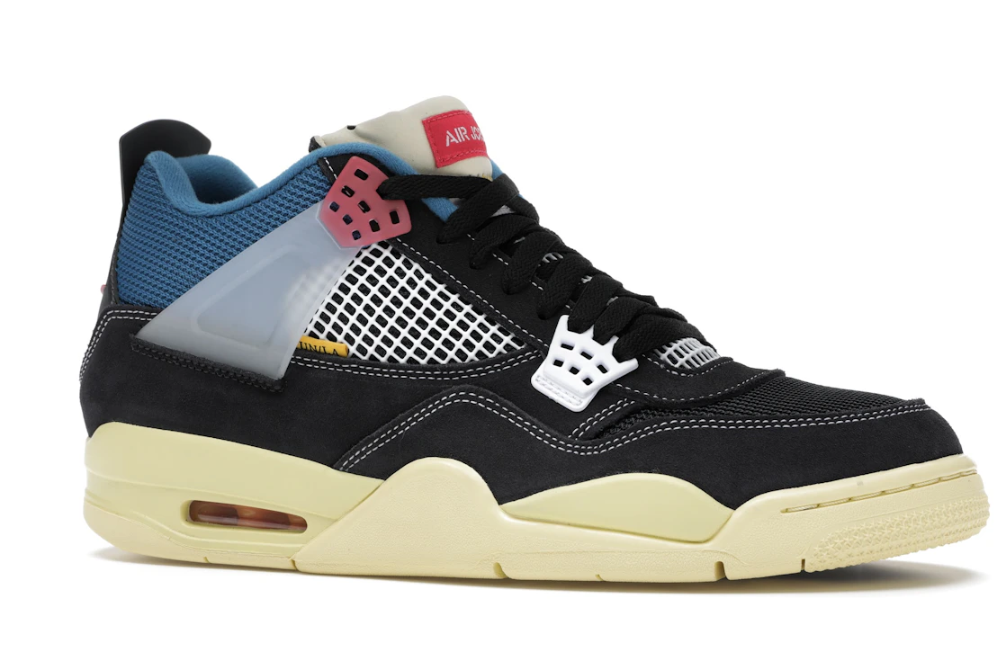 Vue 3 de Jordan 4 Retro Union Off Noir