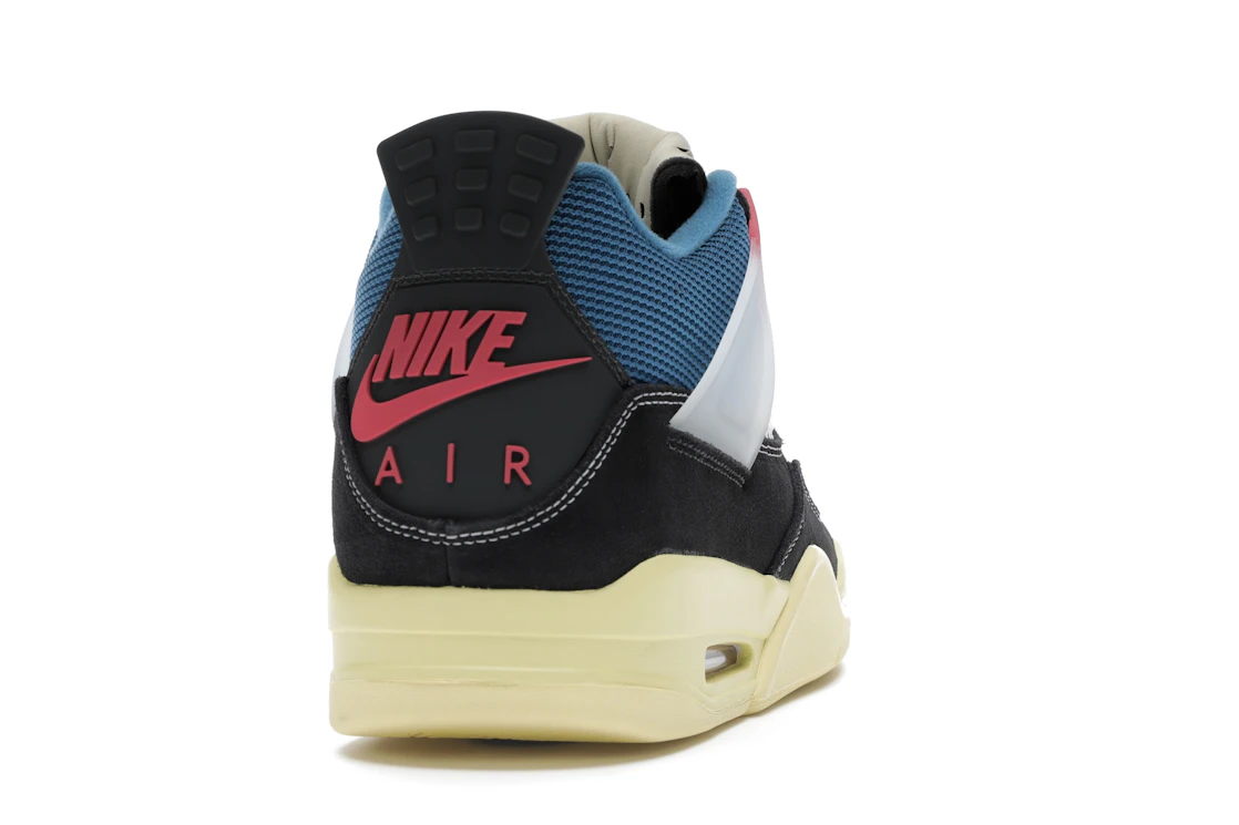 Vue 29 de Jordan 4 Retro Union Off Noir