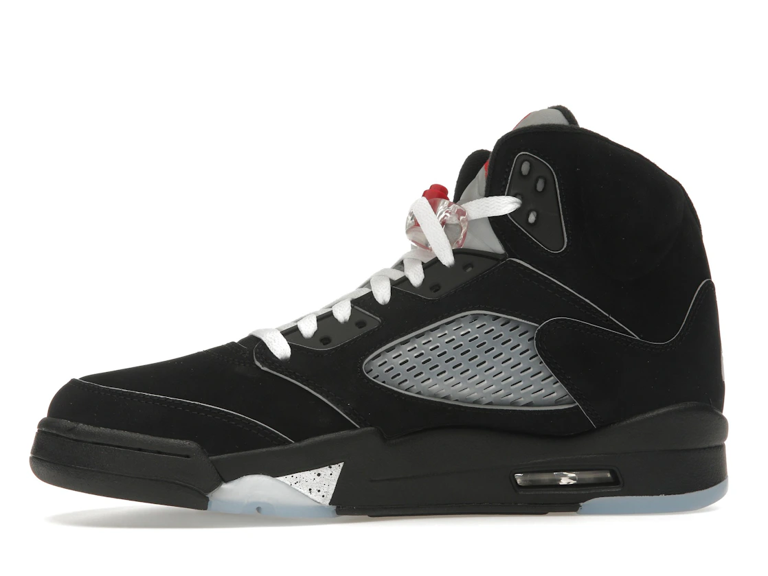 Vue 18 de Jordan 5 Retro OG Black Metallic Reimagined
