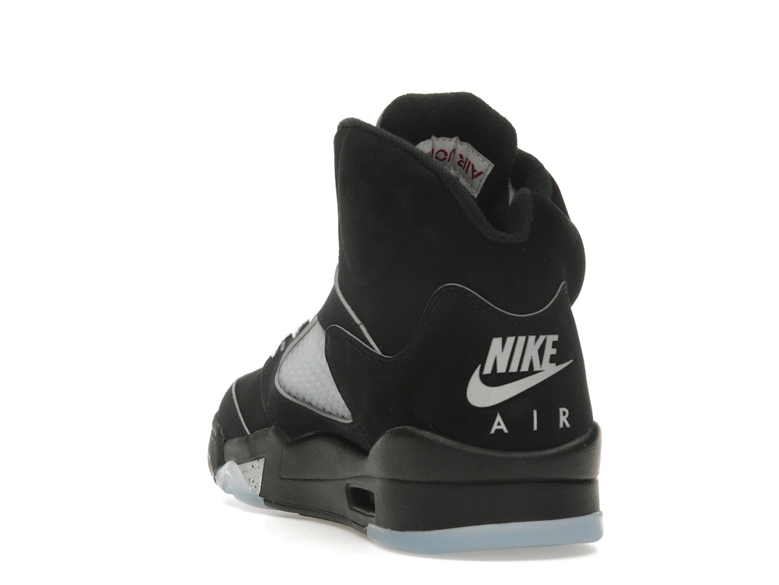 Vue 26 de Jordan 5 Retro OG Black Metallic Reimagined