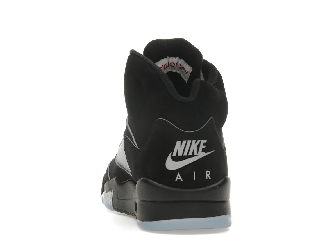 Vue 27 de Jordan 5 Retro OG Black Metallic Reimagined
