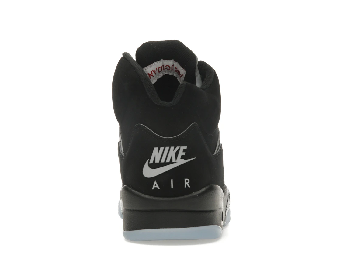 Vue 28 de Jordan 5 Retro OG Black Metallic Reimagined