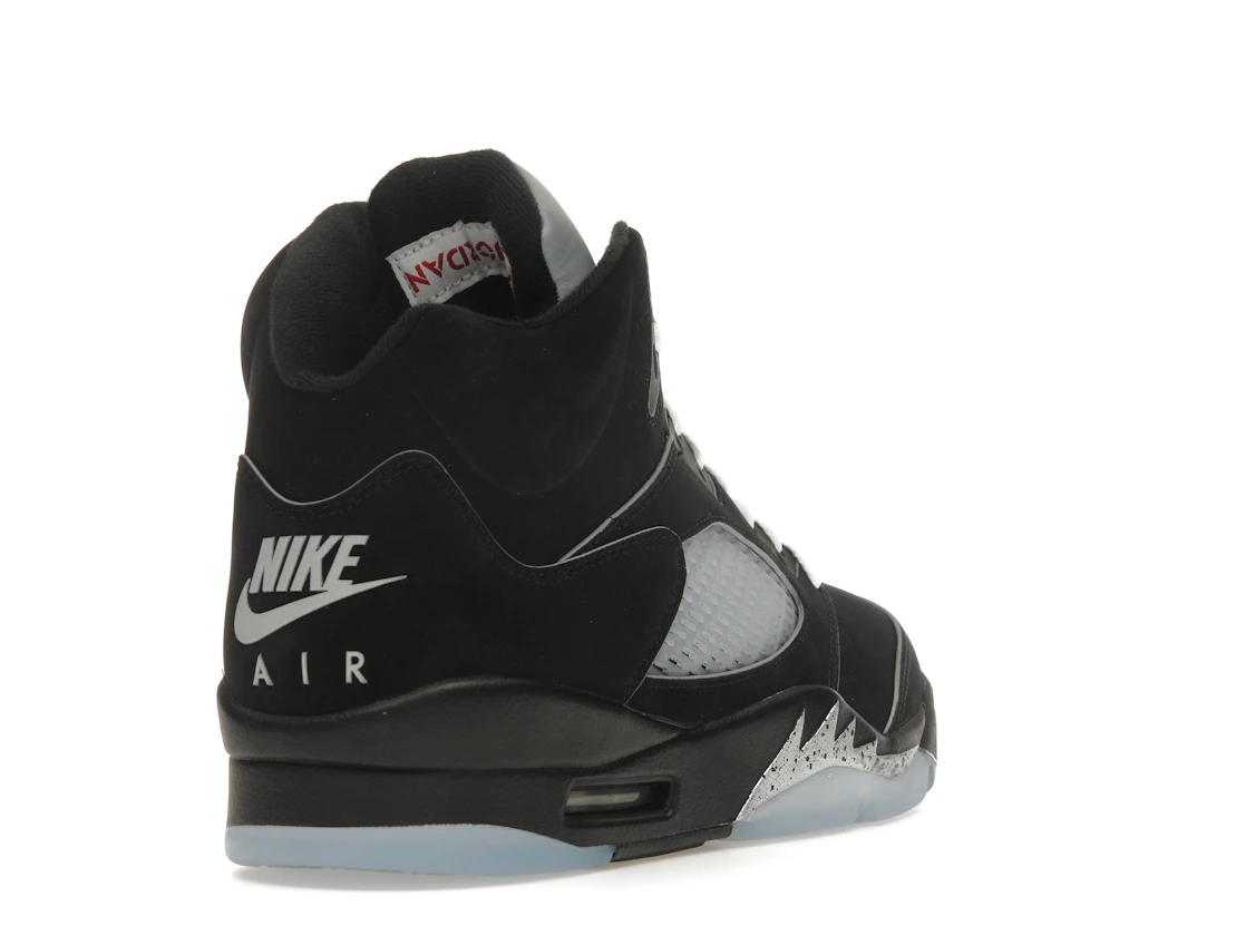 Vue 31 de Jordan 5 Retro OG Black Metallic Reimagined