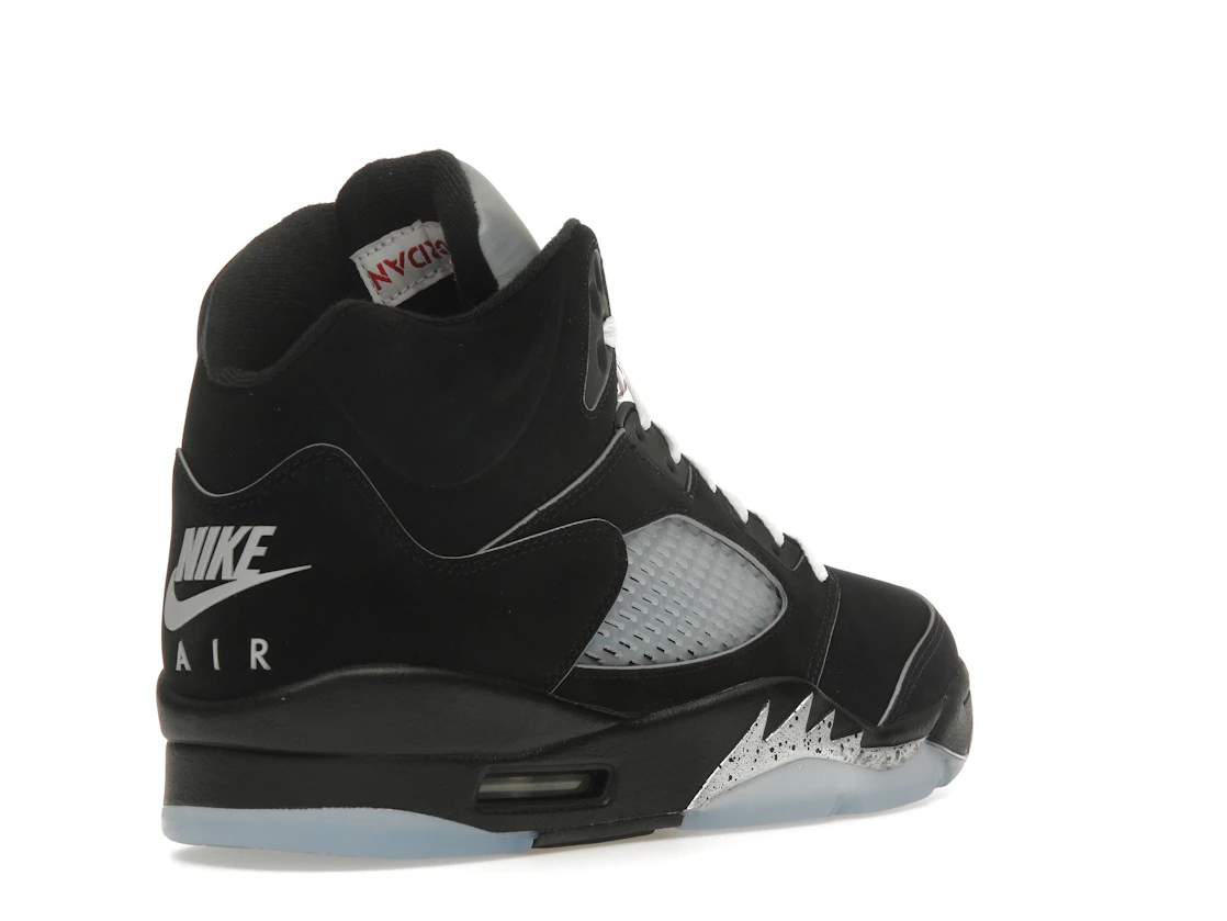 Vue 32 de Jordan 5 Retro OG Black Metallic Reimagined
