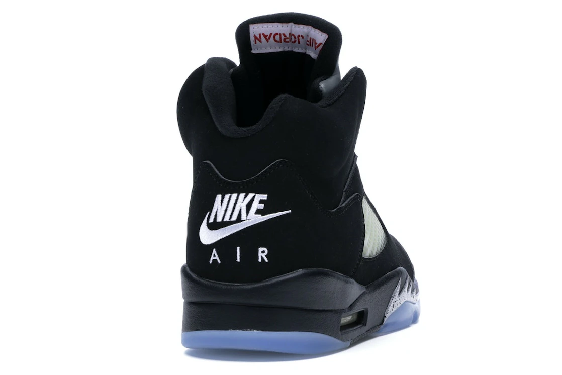 Vue 30 de Jordan 5 Retro Black Metallic (2016)