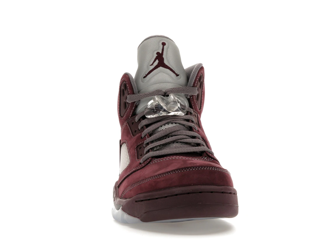 Vue 9 de Jordan 5 Retro Burgundy (2023)