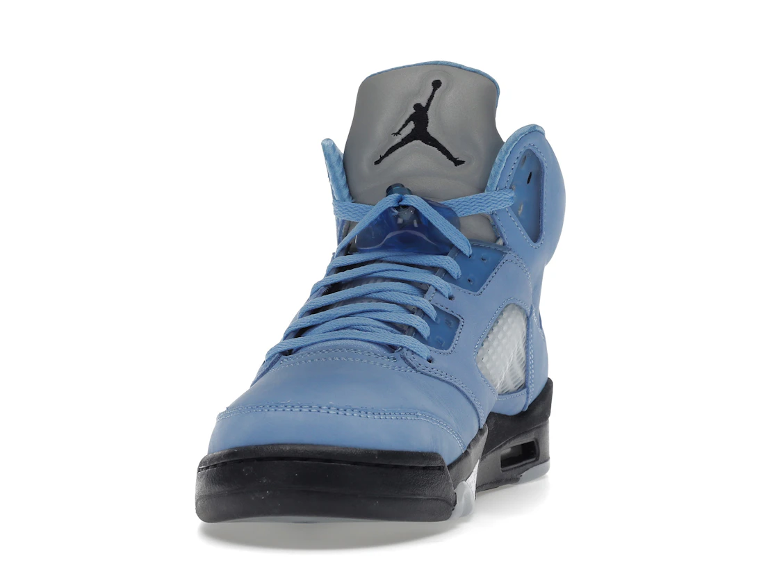 Vue 12 de Jordan 5 Retro UNC University Blue
