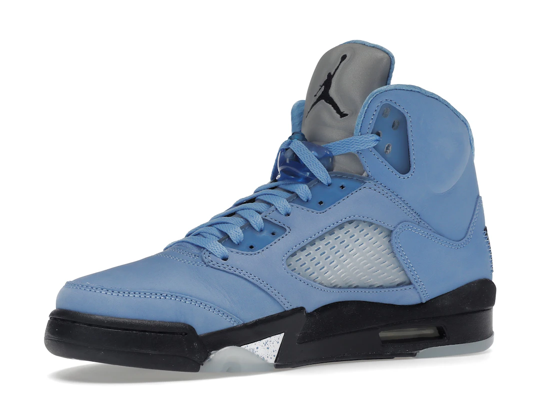Vue 16 de Jordan 5 Retro UNC University Blue