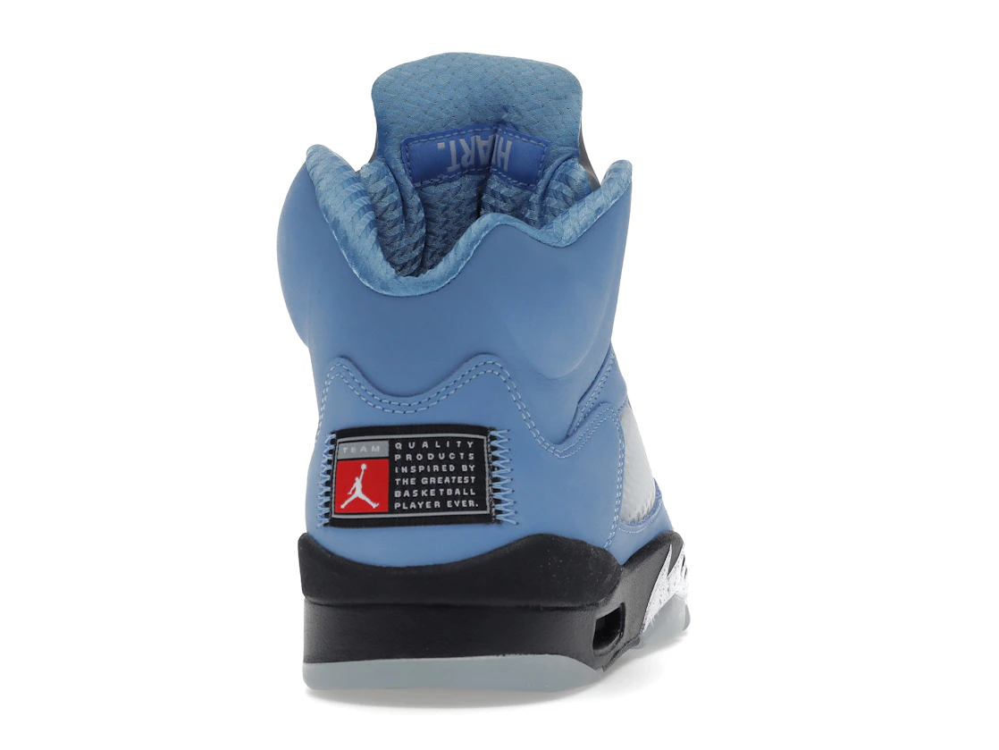 Vue 29 de Jordan 5 Retro UNC University Blue