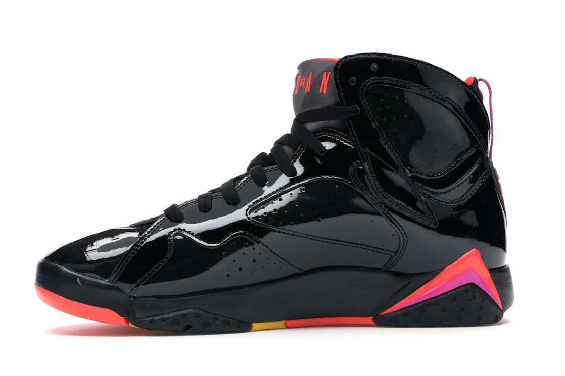 Vue 18 de Jordan 7 Retro Black Patent 
