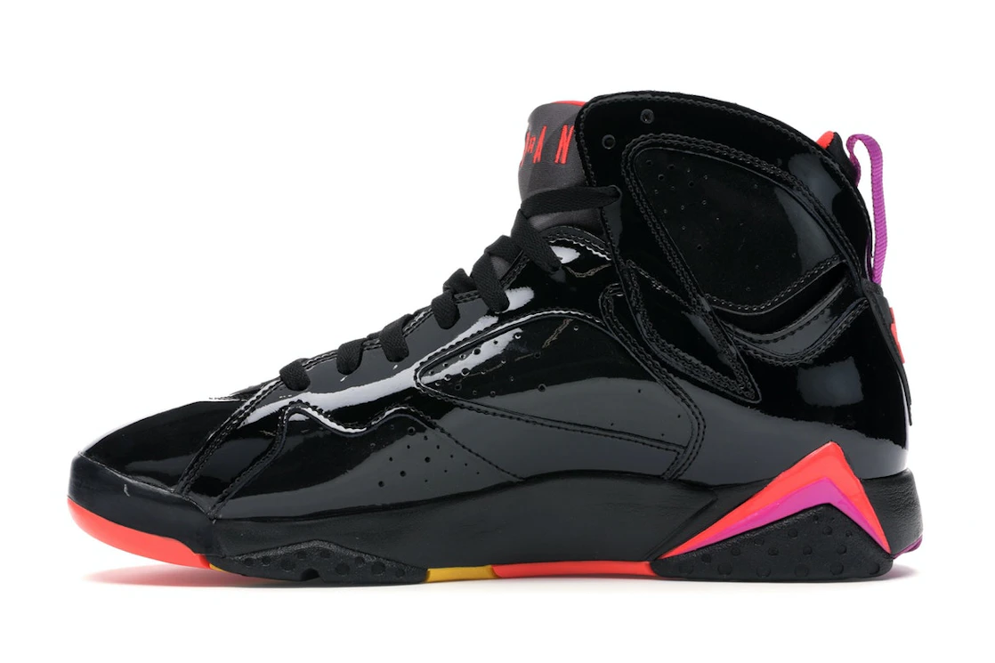 Vue 19 de Jordan 7 Retro Black Patent 