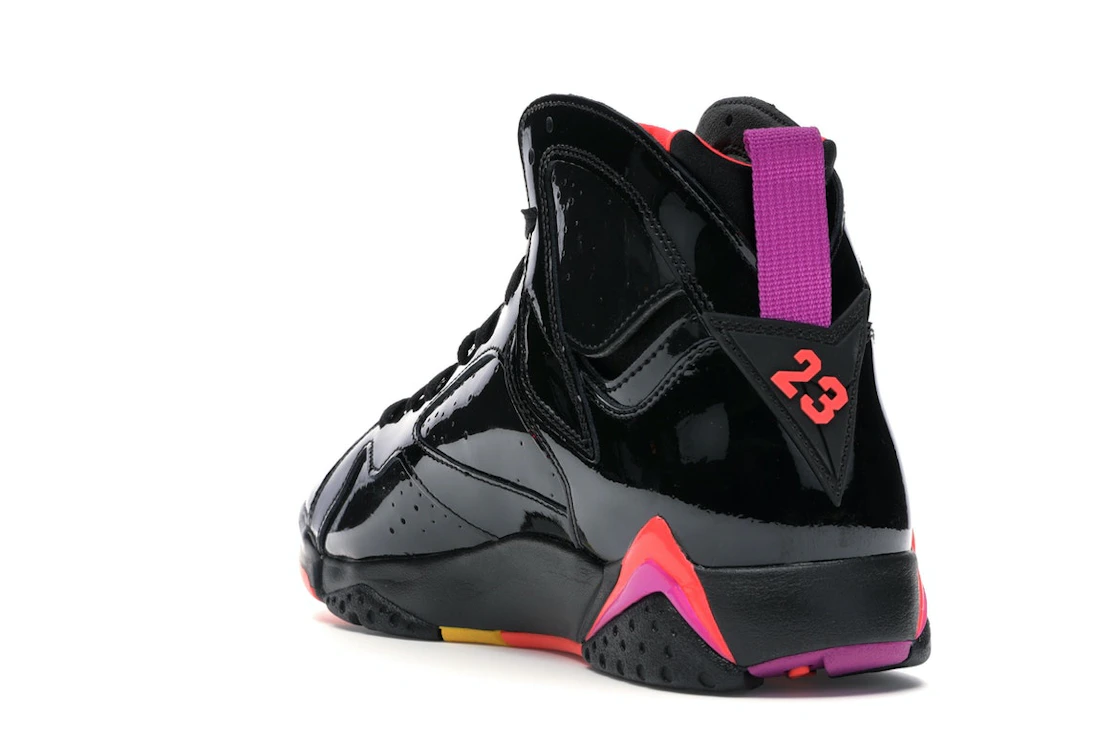 Vue 25 de Jordan 7 Retro Black Patent 