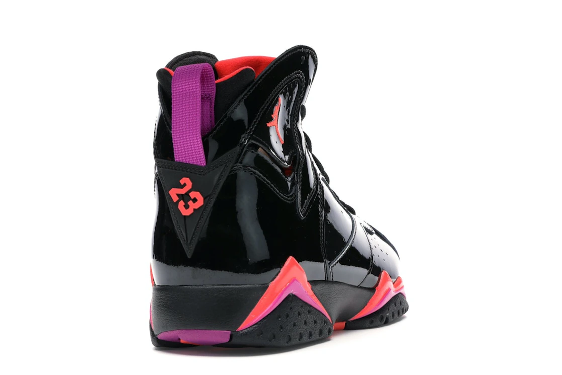 Vue 30 de Jordan 7 Retro Black Patent 