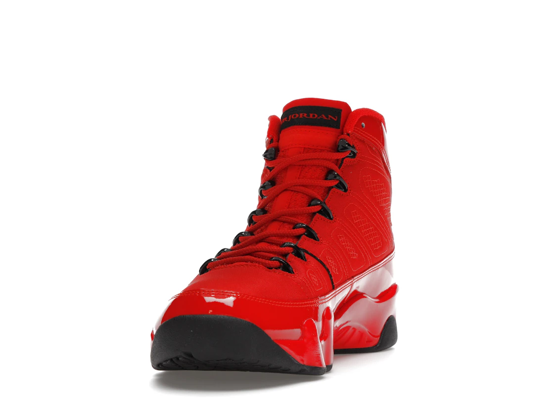 Vue 12 de Jordan 9 Retro Chile Red